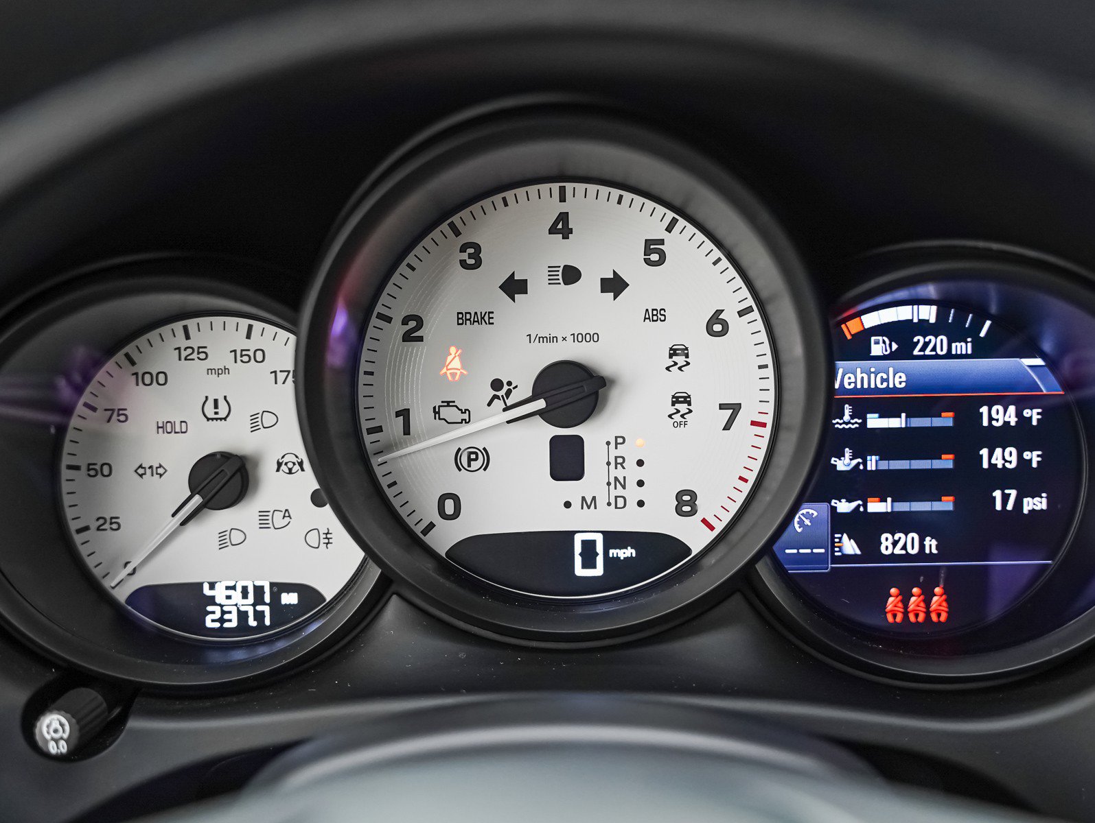 Certified 2025 Porsche Macan S AWD/4WD image 18