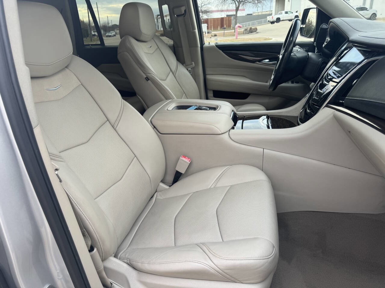 Used 2018 Cadillac Escalade Luxury image 14