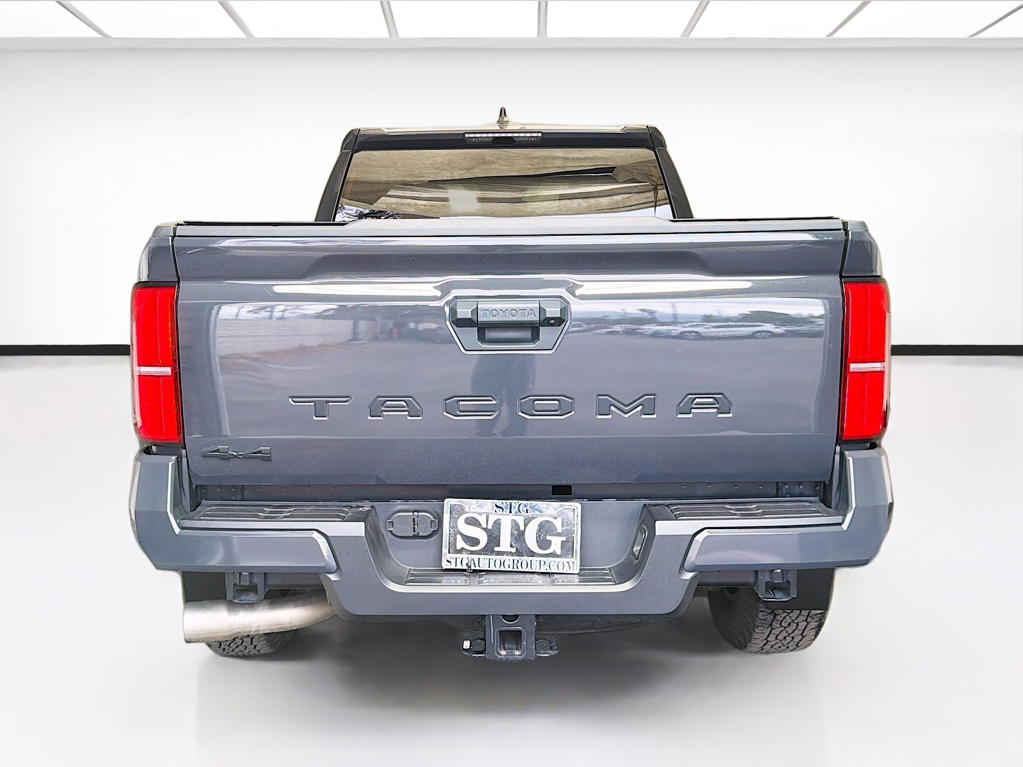 Used 2024 Toyota Tacoma TRD Off-Road AWD/4WD image 5