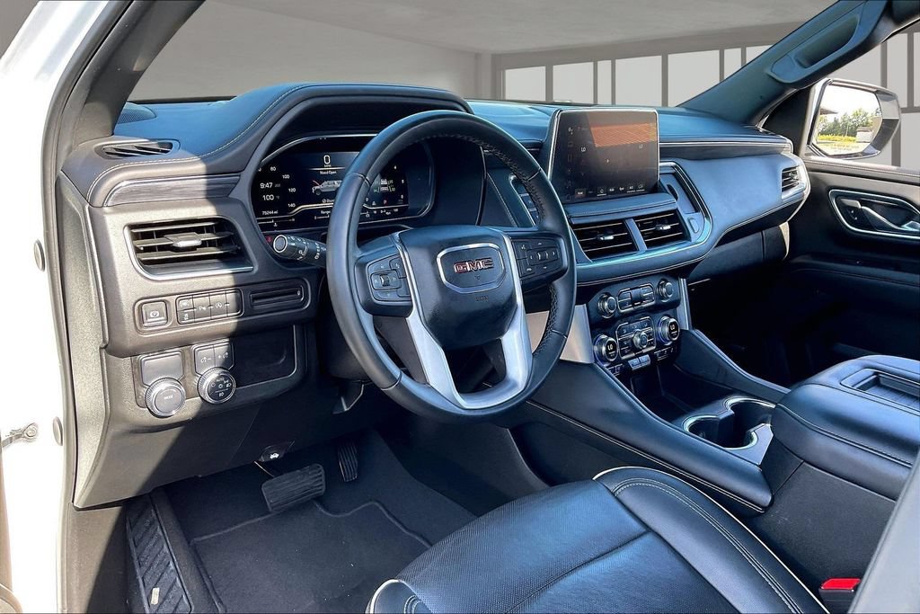 Used 2024 GMC Yukon SLT RWD image 16