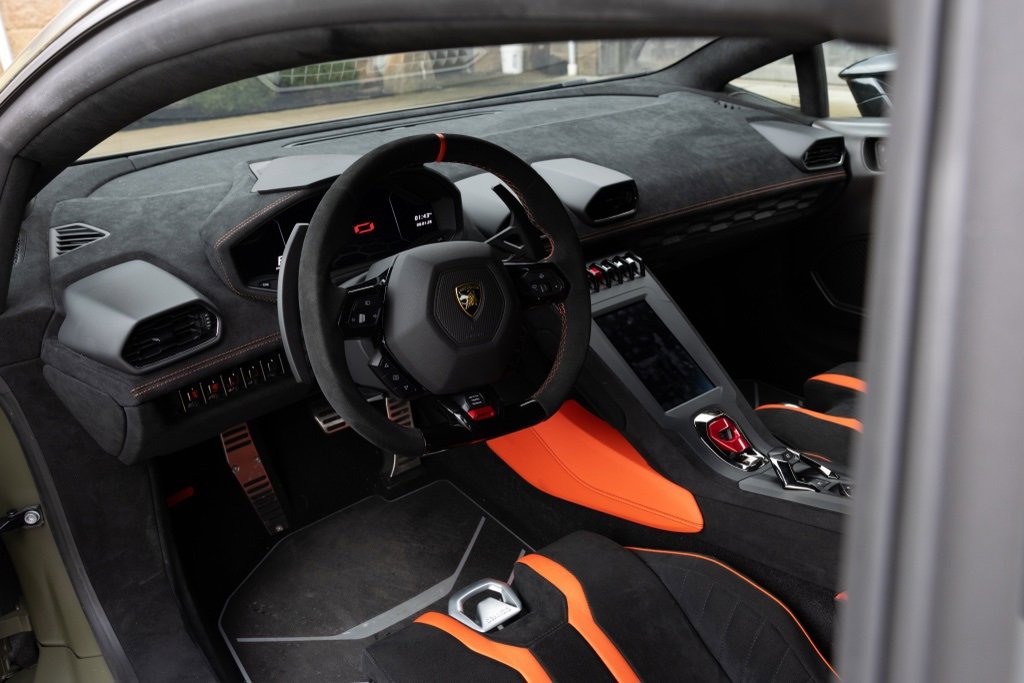 Used 2022 Lamborghini Huracan STO image 33