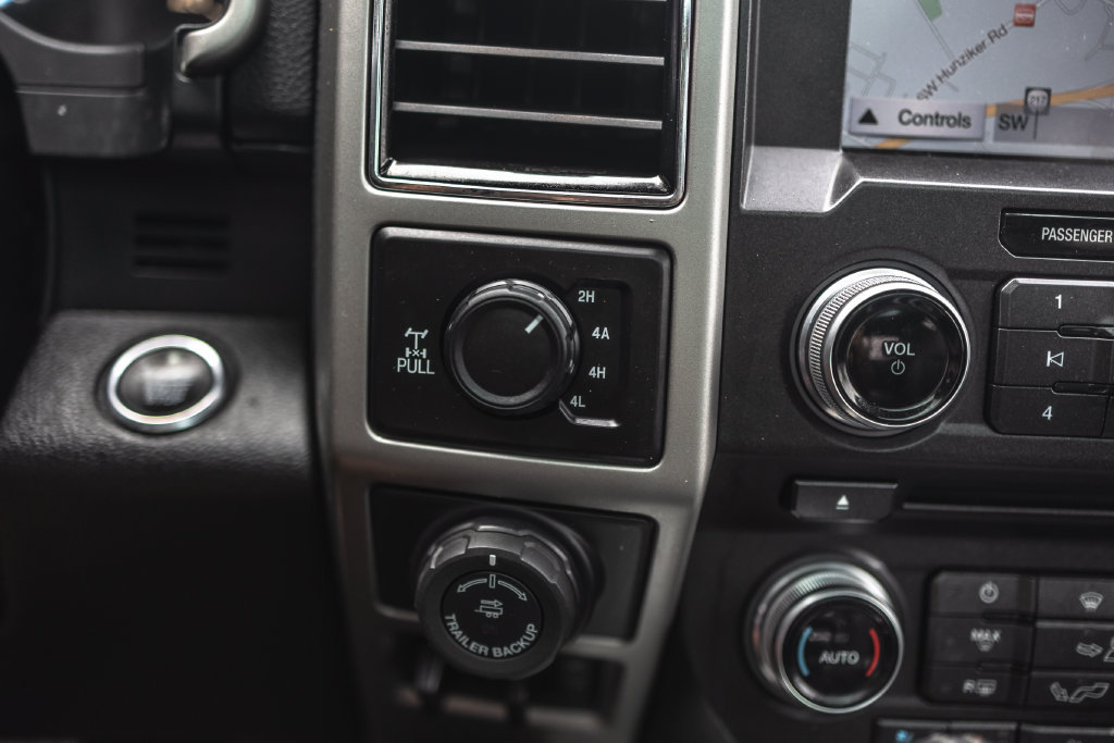 Used 2018 Ford F150 Lariat w/ Equipment Group 502A Luxury AWD/4WD image 20