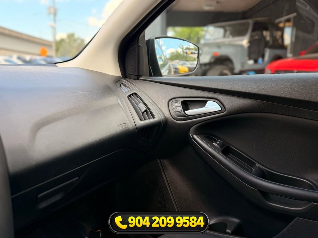 Used 2018 Ford Focus SE FWD image 17