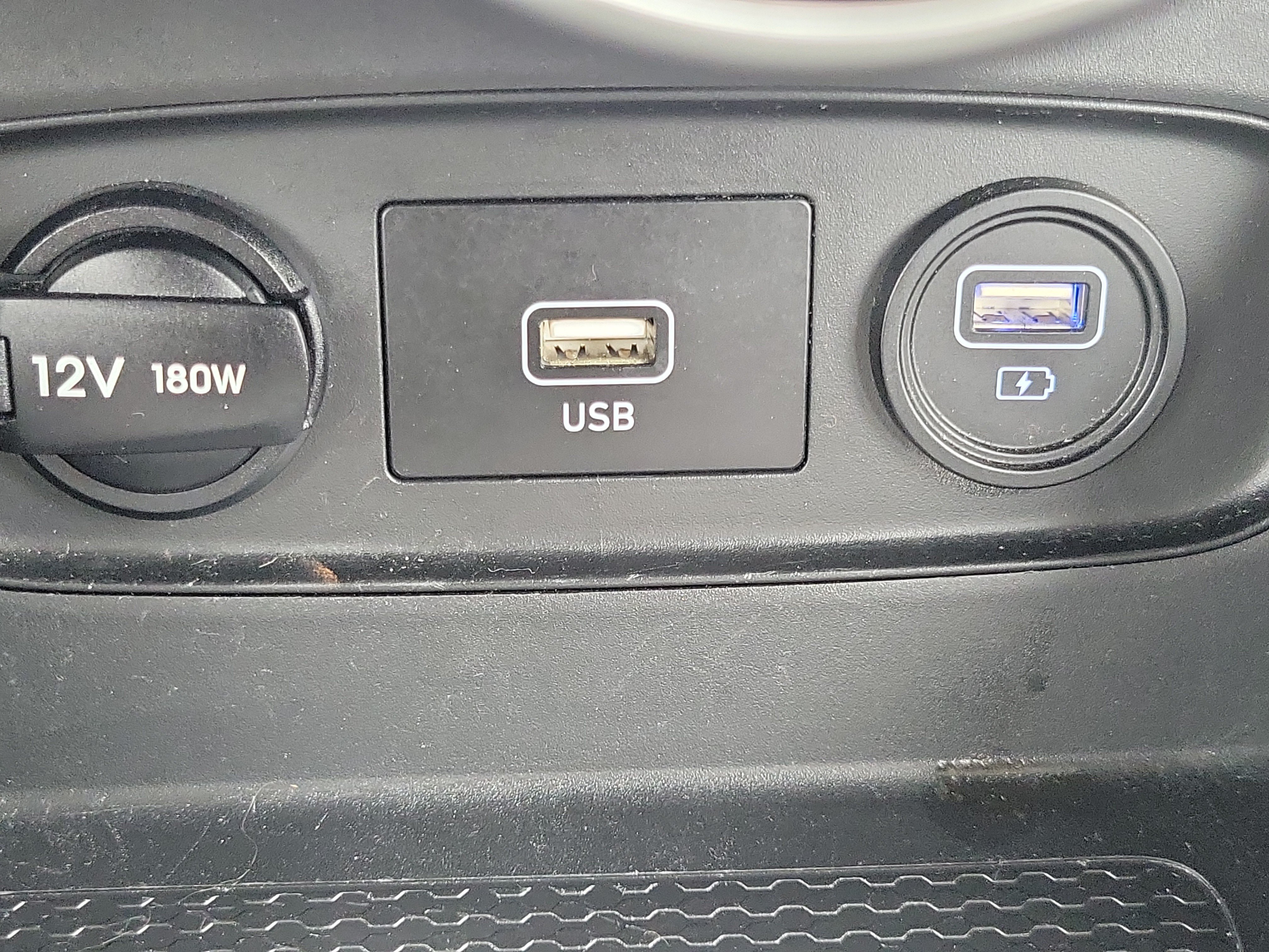 Used 2021 Hyundai Venue SEL FWD image 29