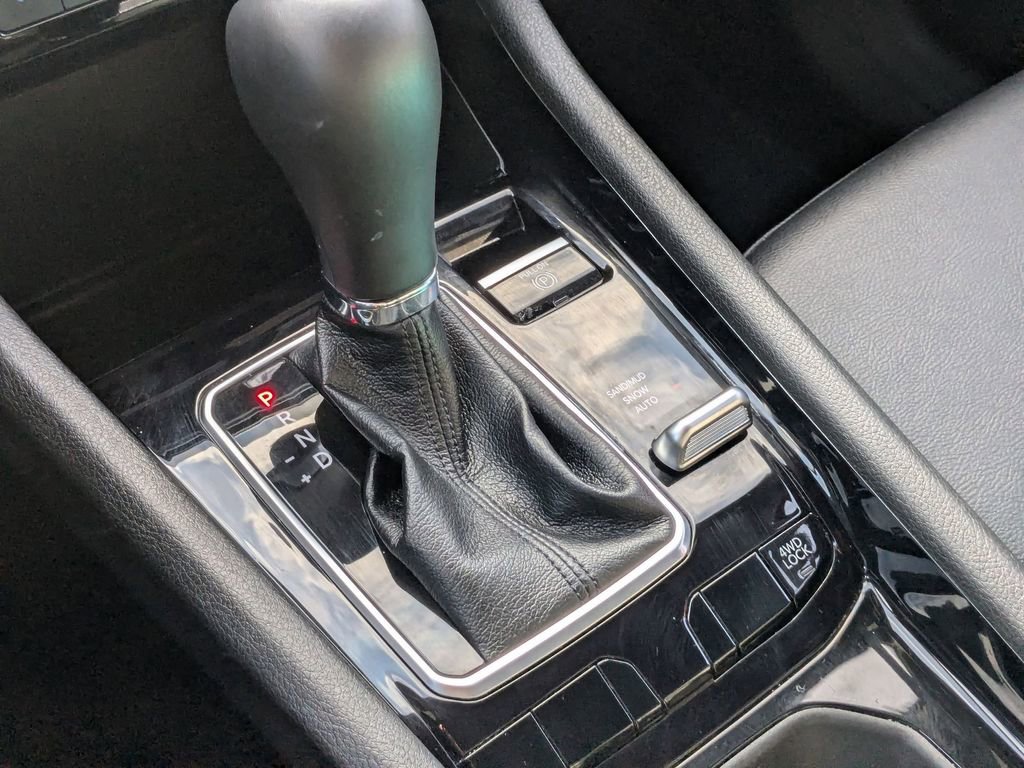 Used 2025 Jeep Compass Limited image 19