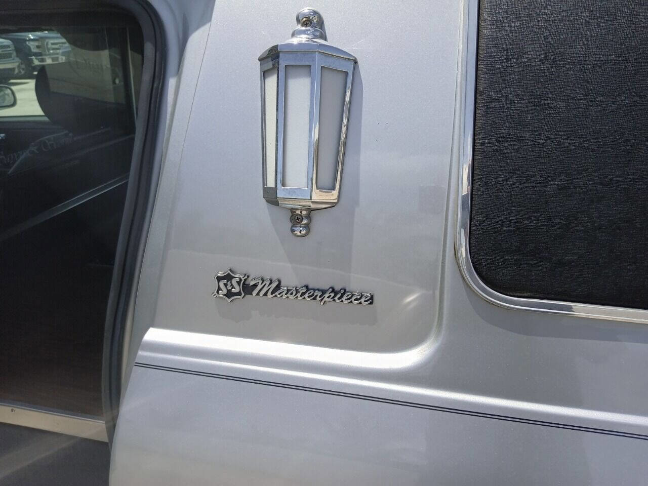 Used 2011 Cadillac DTS Hearse image 17