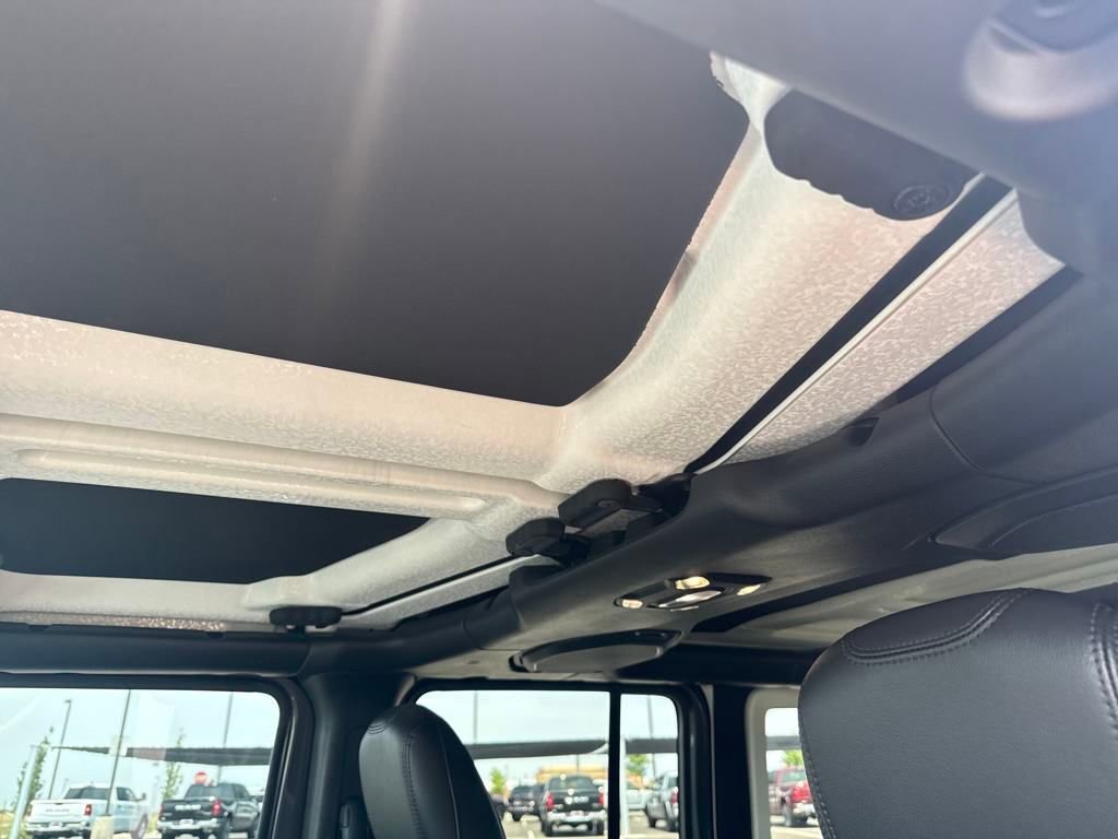 Used 2019 Jeep Wrangler Unlimited Sahara w/ Quick Order Package 24M Moab image 32