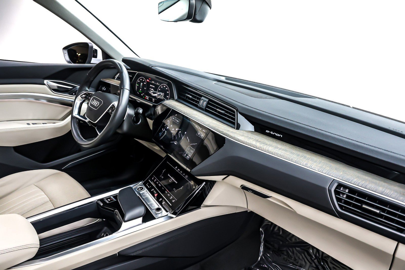 Used 2024 Audi Q8 e-tron Premium Plus w/ Premium Plus Package image 17