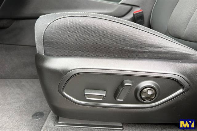 Used 2022 Jeep Grand Cherokee L Laredo w/ Luxury Tech Group I RWD image 13