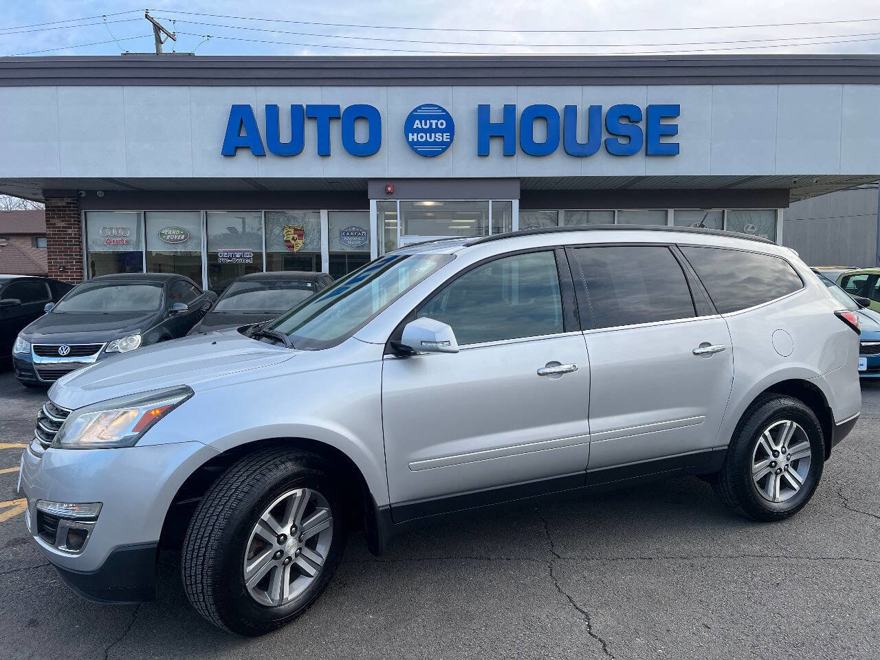 Used 2015 Chevrolet Traverse LT image 1