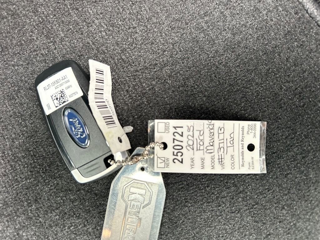 New 2025 Ford Maverick XLT FWD image 18