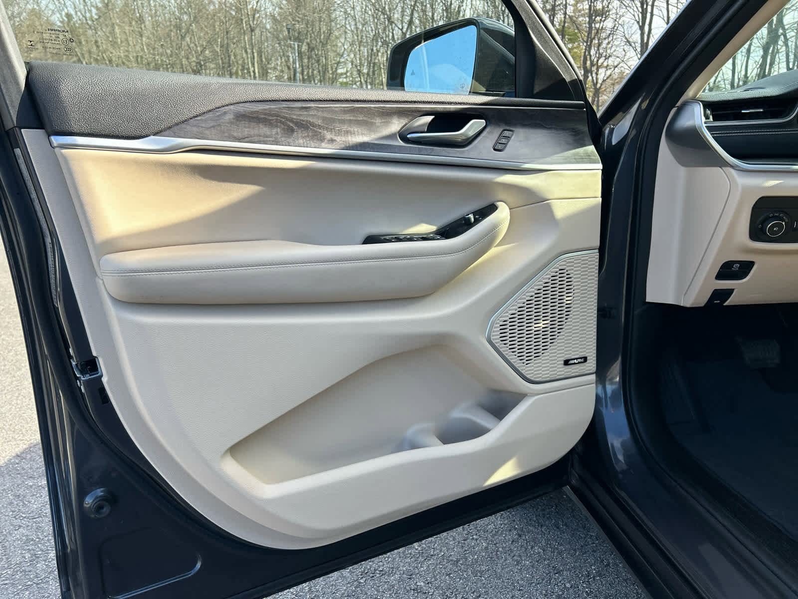 Used 2022 Jeep Grand Cherokee Limited AWD/4WD image 19