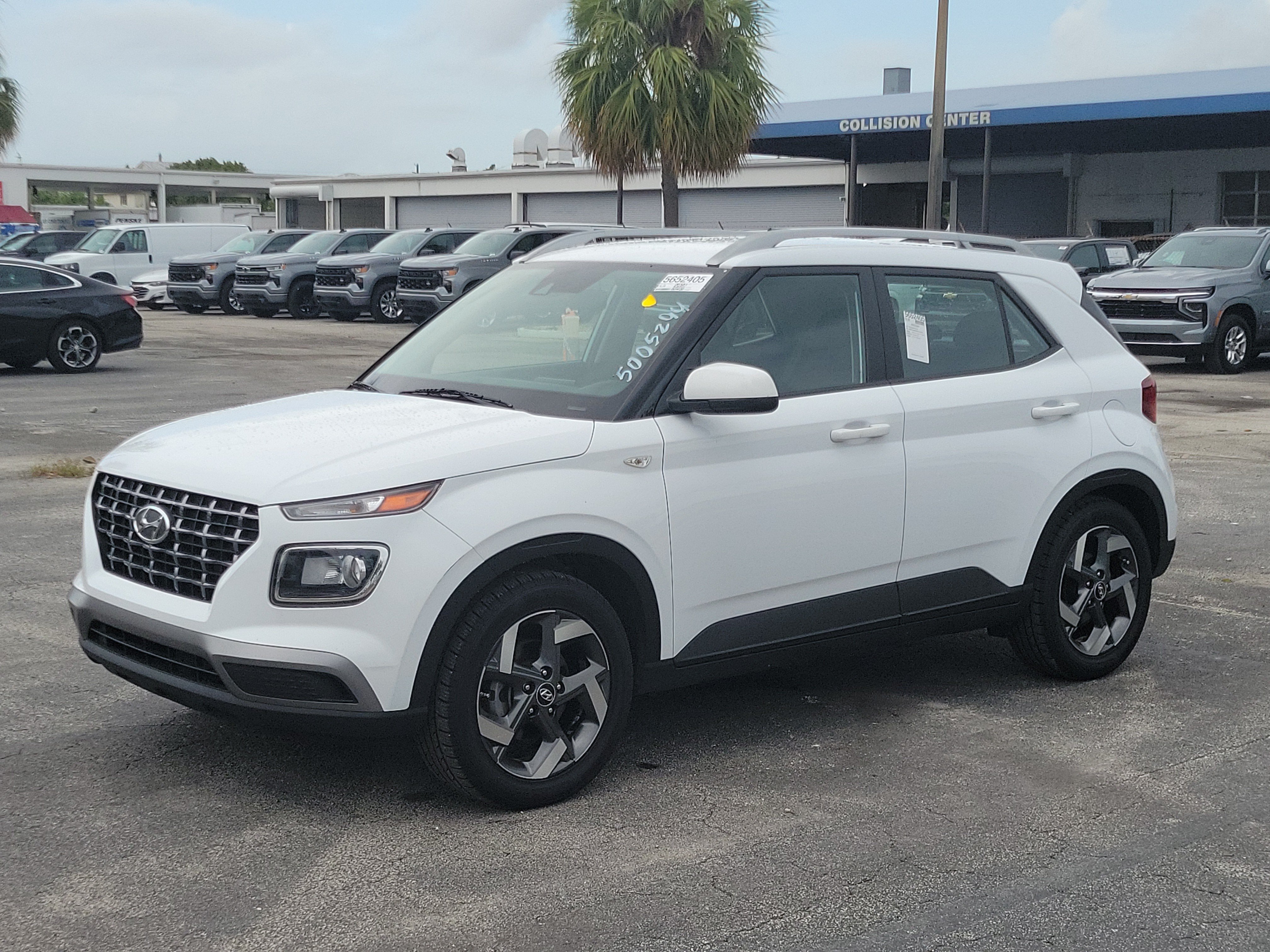 Used 2021 Hyundai Venue SEL FWD image 7