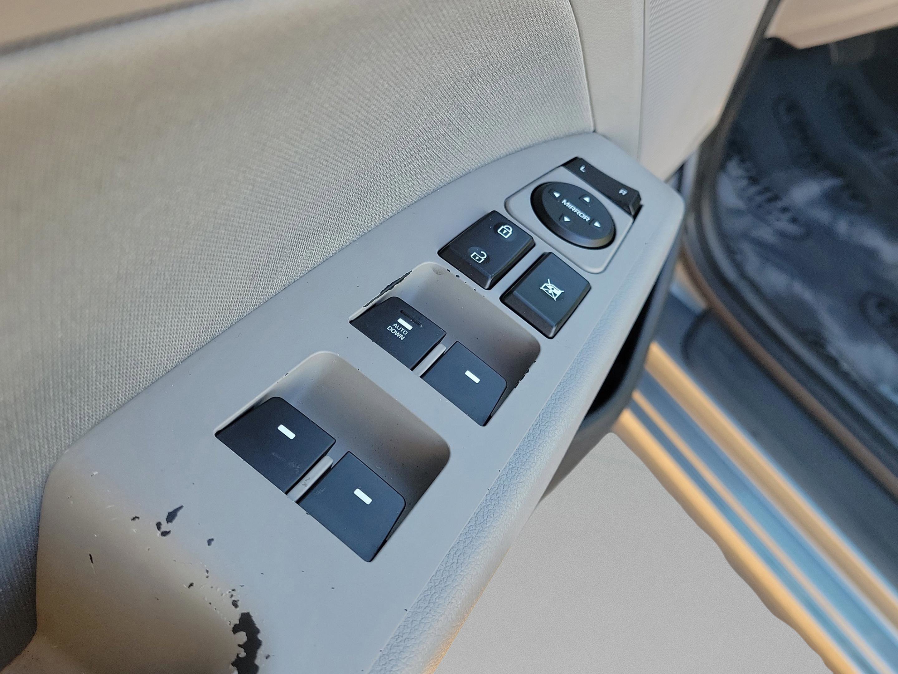 Used 2017 Hyundai Elantra SE image 12