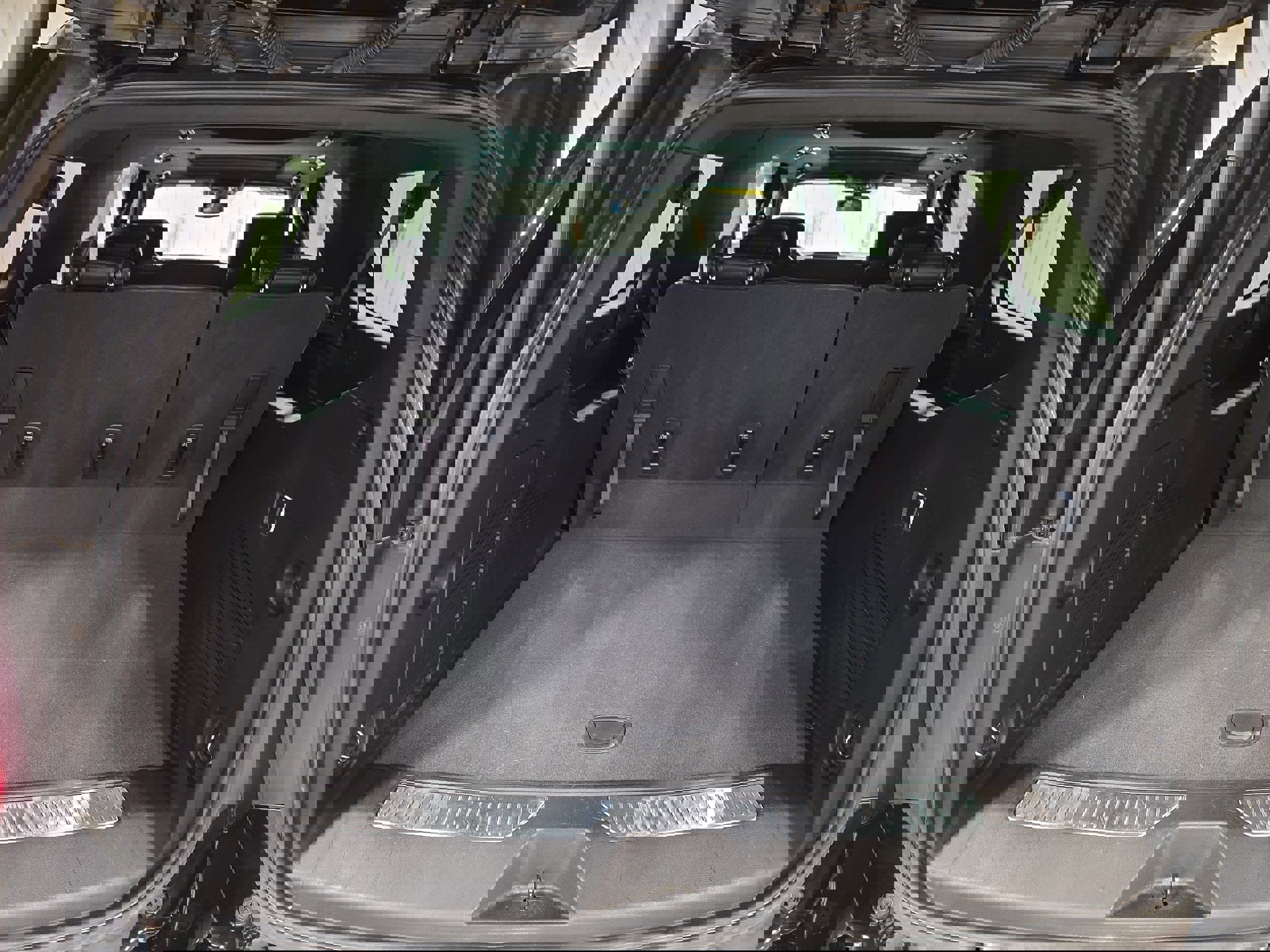 Used 2021 Chevrolet Suburban RST image 9