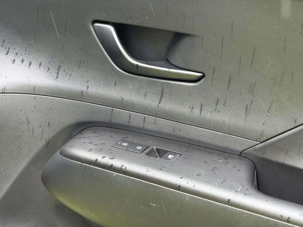 Used 2025 Hyundai Kona SEL FWD image 9