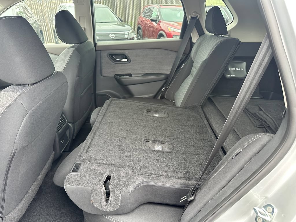 Used 2023 Nissan Rogue SV AWD/4WD image 16
