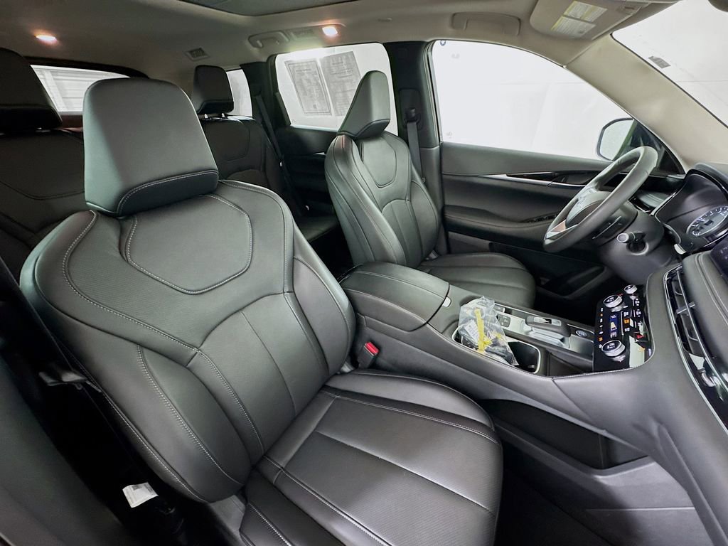 Certified 2025 INFINITI QX60 Pure image 29