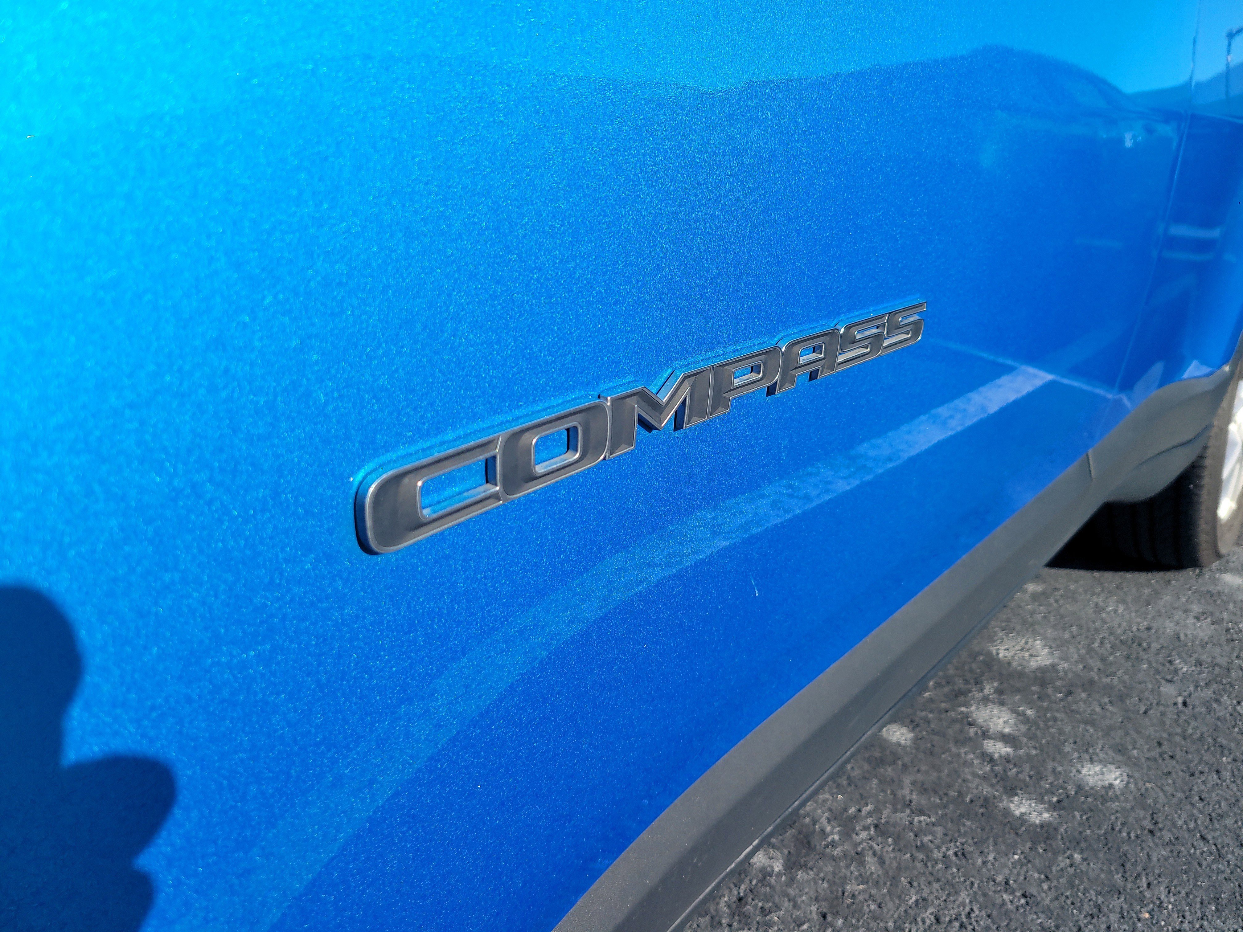 Used 2025 Jeep Compass Latitude image 9