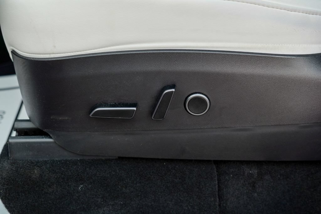 Used 2023 Tesla Model Y Long Range AWD/4WD image 24