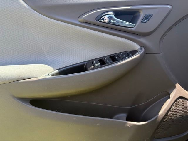 Used 2017 Chevrolet Malibu LT FWD image 19