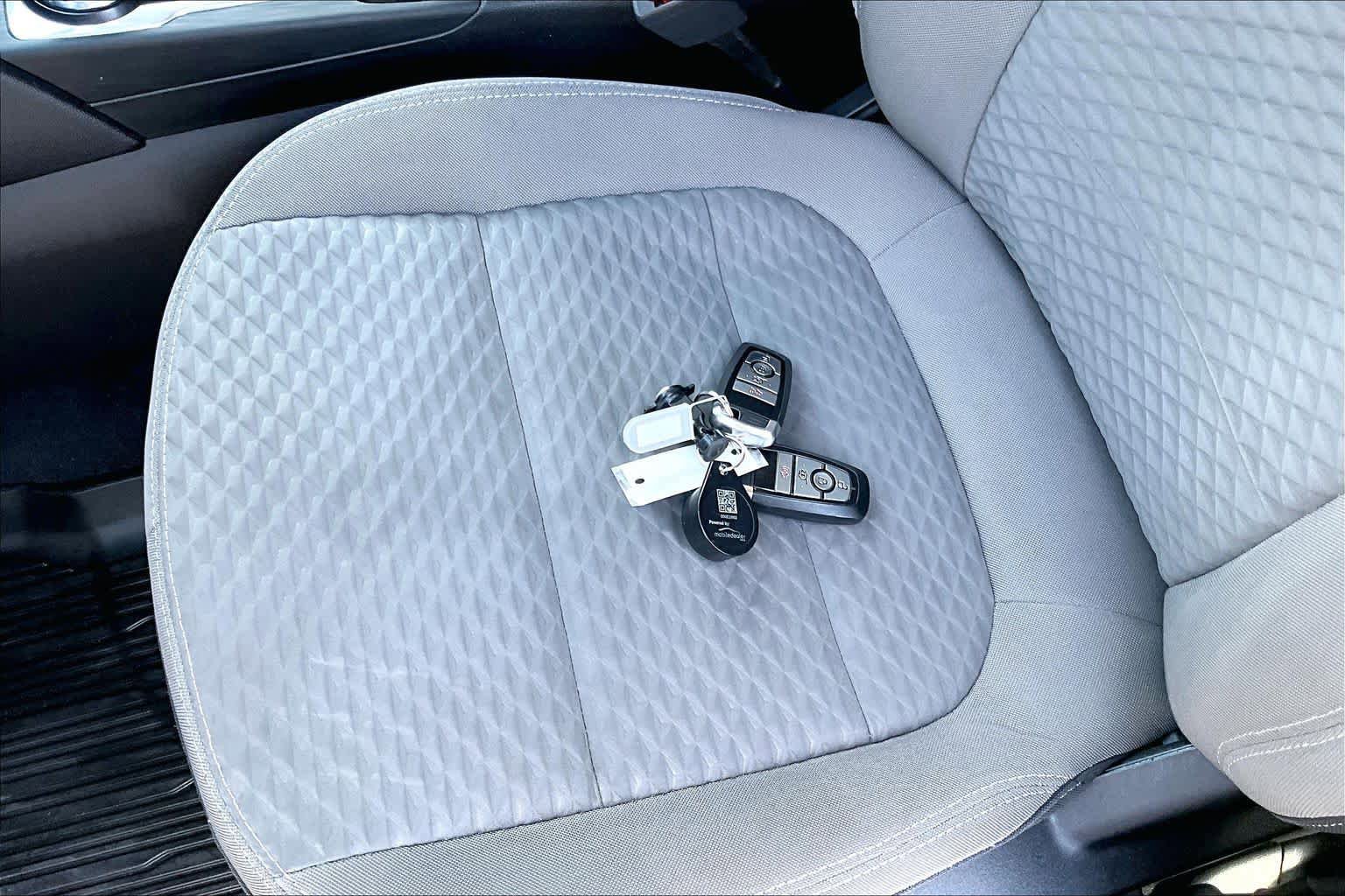 Used 2021 Ford Escape SE w/ SE Sport Appearance Package FWD image 14