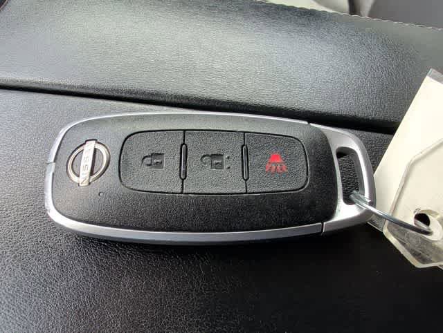 Used 2023 Nissan Rogue S image 29