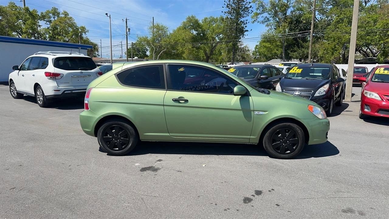Used 2011 Hyundai Accent GS image 9