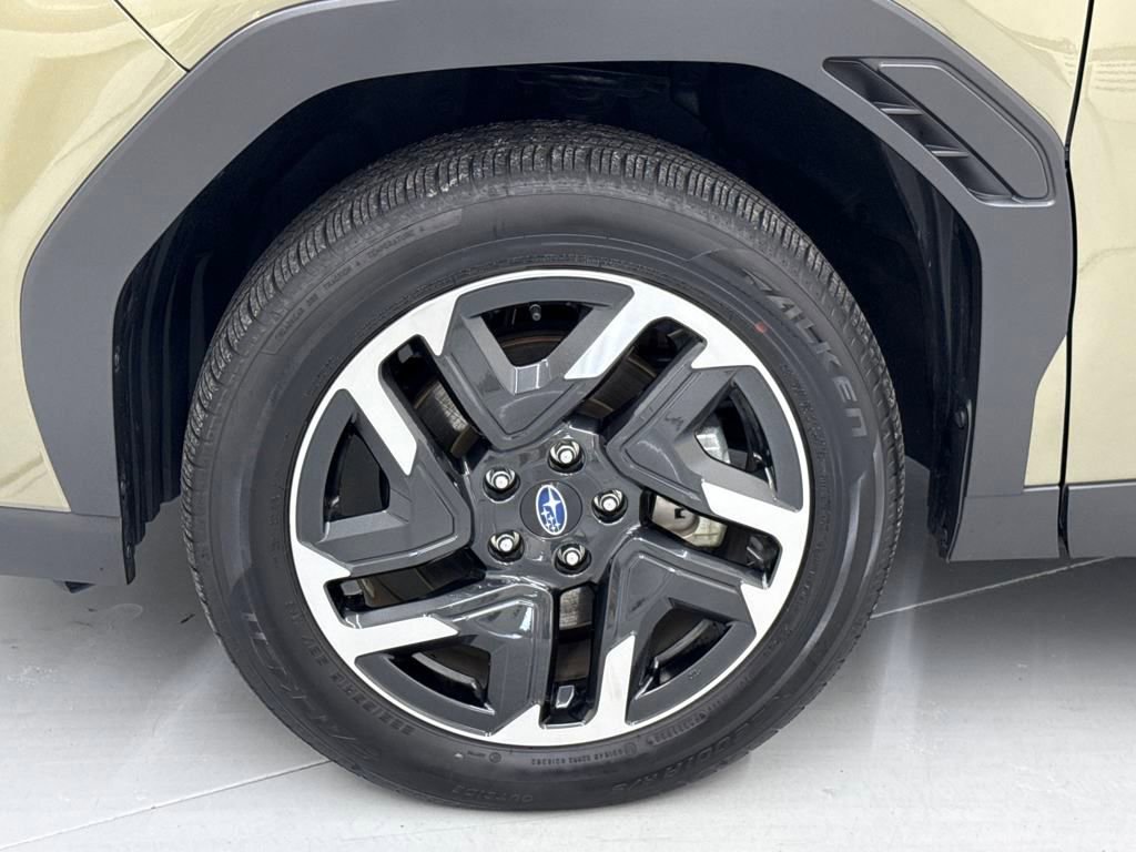 Used 2025 Subaru Forester Limited image 10