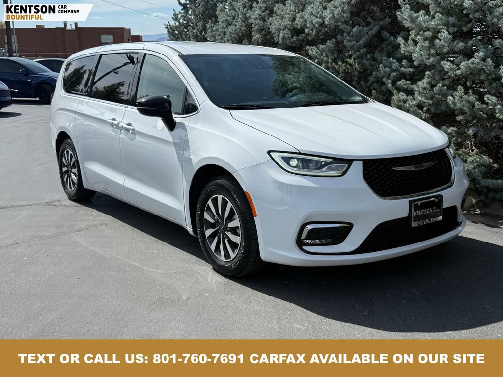 Used 2024 Chrysler Pacifica Select image 12