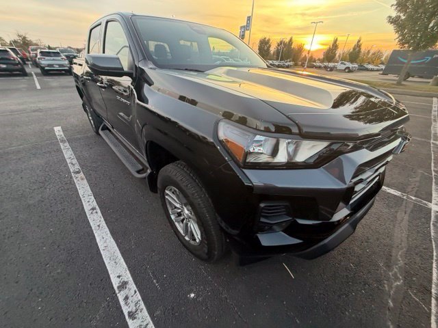 Used 2024 Chevrolet Colorado LT w/ LT Convenience Package II AWD/4WD image 4