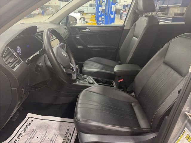 Used 2022 Volkswagen Tiguan SE AWD/4WD image 11