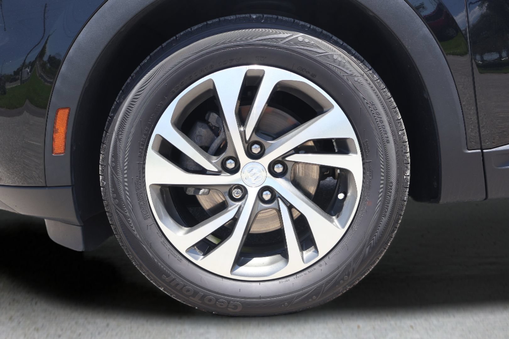 Used 2021 Buick Envision Essence FWD image 29