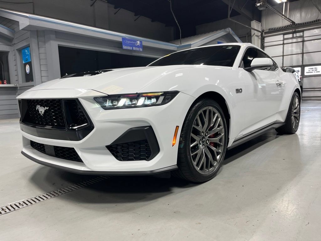 Used 2024 Ford Mustang GT Premium RWD image 3