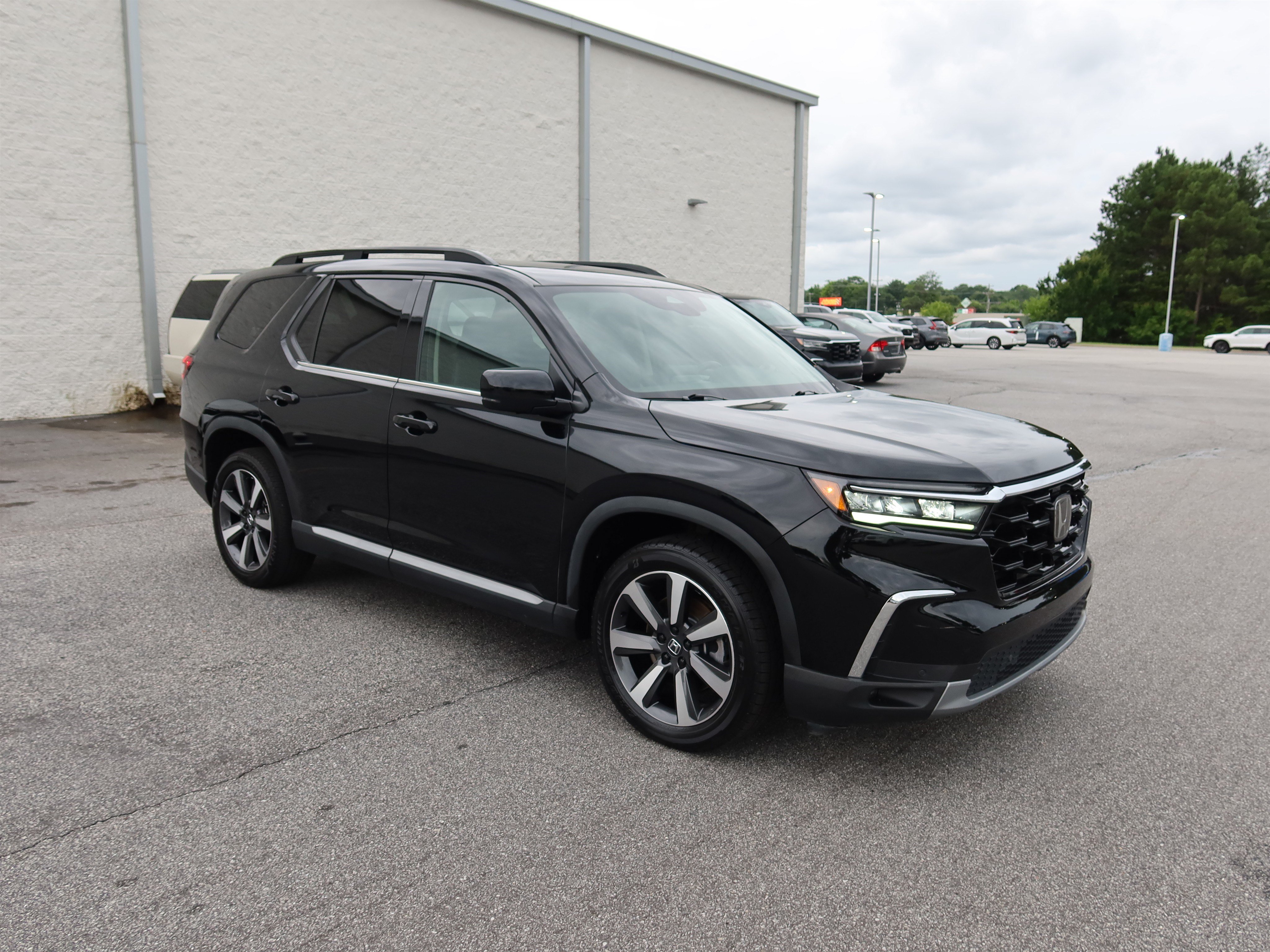 Used 2023 Honda Pilot Touring image 2