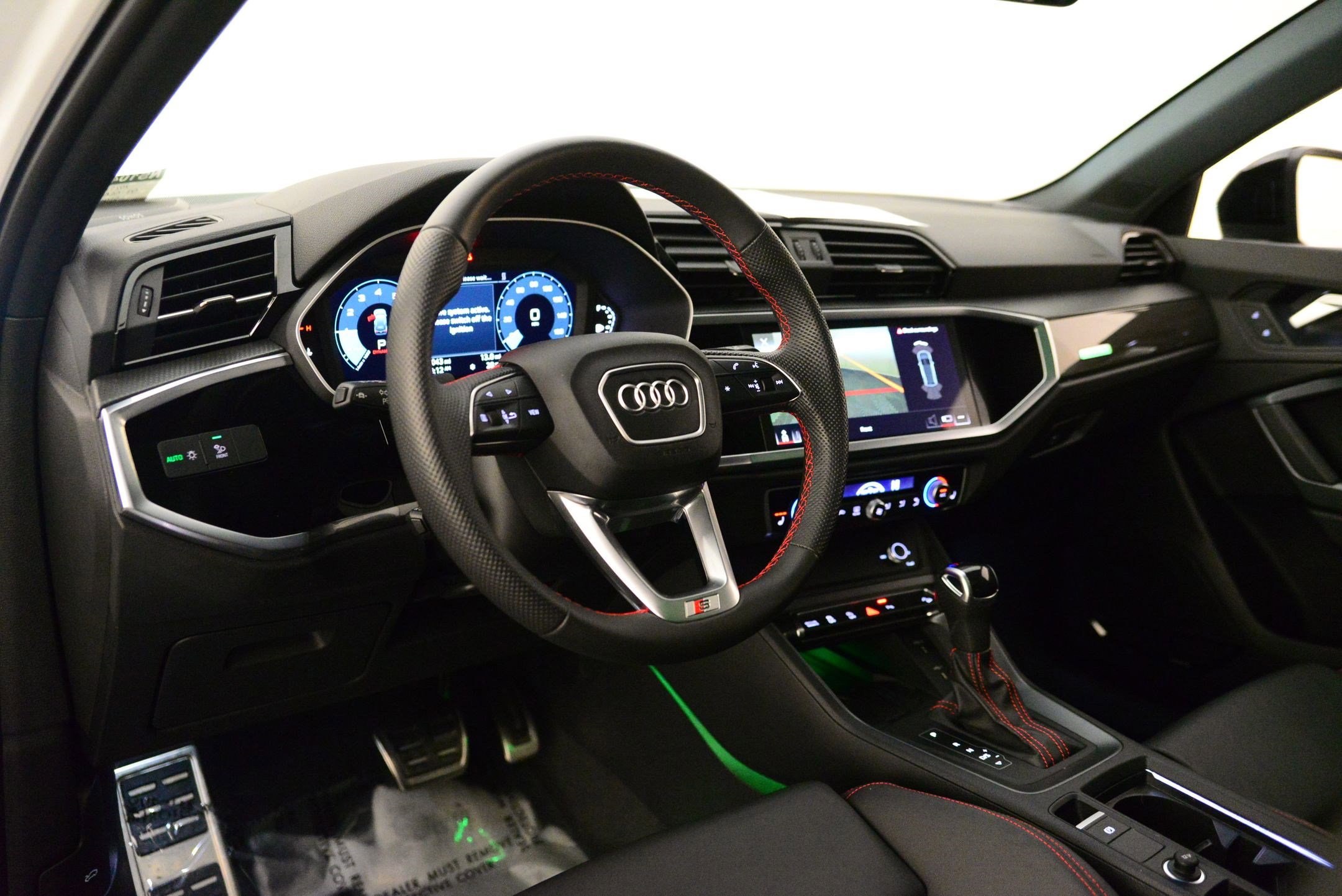 Certified 2025 Audi Q3 2.0T Premium Plus w/ Premium Plus Package image 3