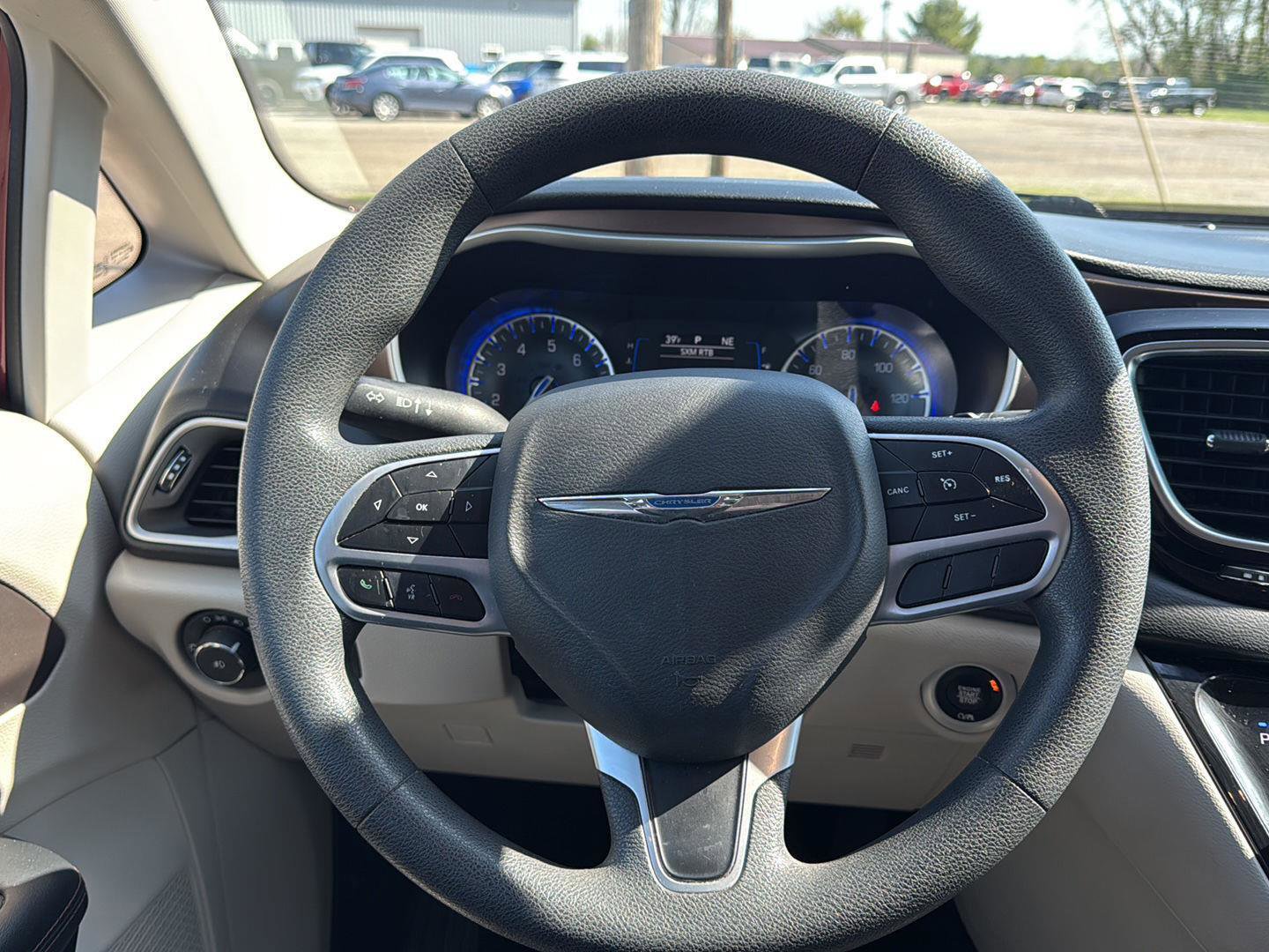 Used 2018 Chrysler Pacifica Touring Plus FWD image 18
