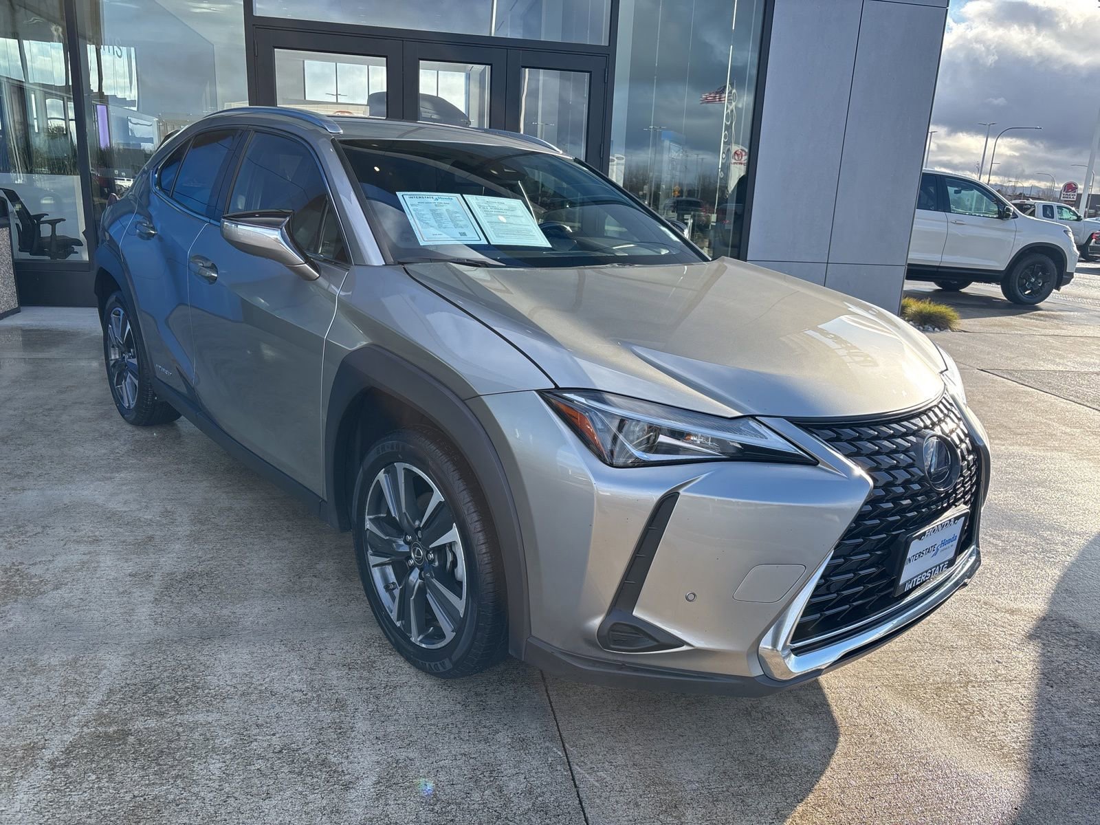 Used 2022 Lexus UX 250h w/ Accessory Package (Z2) image 3