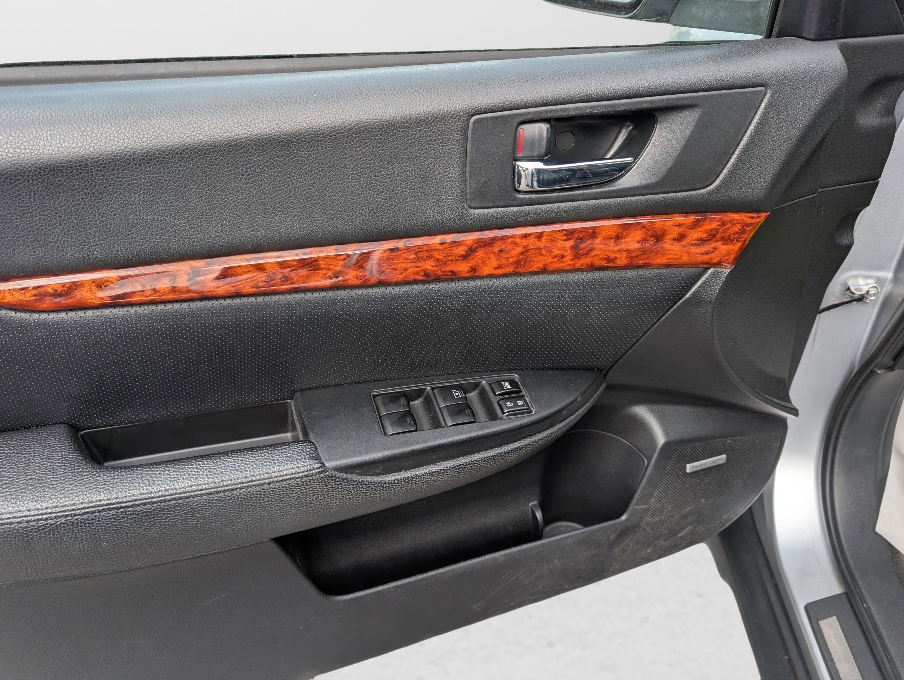 Used 2012 Subaru Outback 3.6R Limited w/ Moonroof Pkg image 9