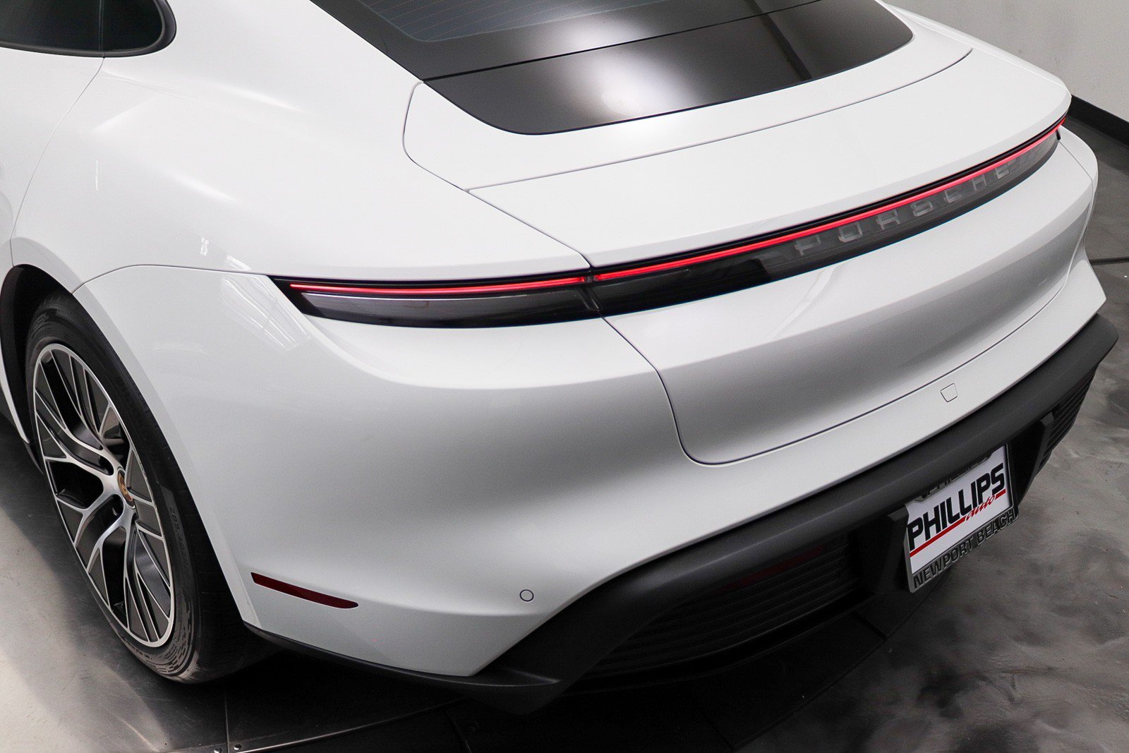 Used 2022 Porsche Taycan RWD image 12