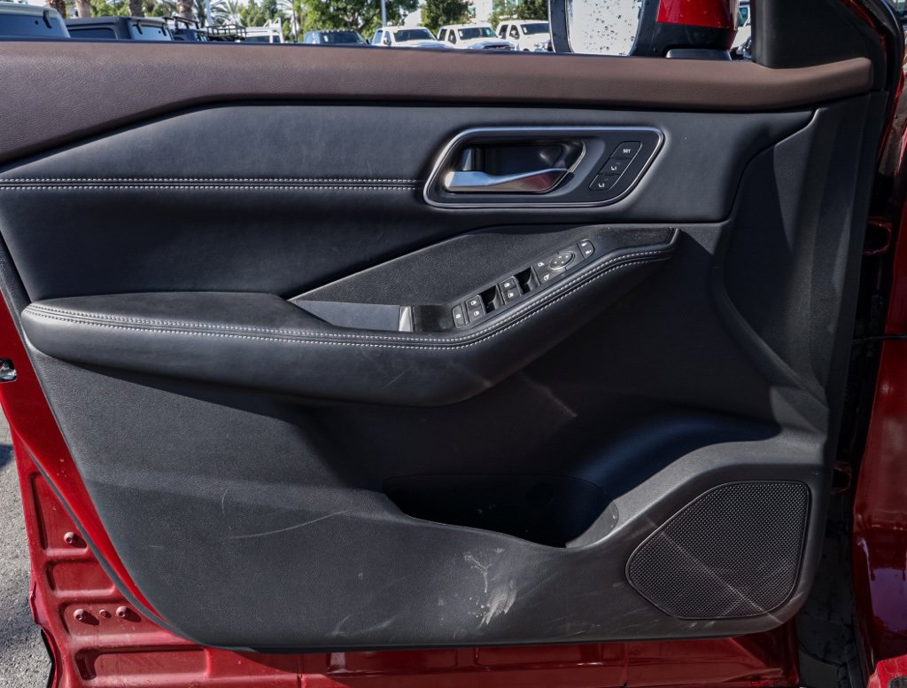 Used 2023 Nissan Rogue Platinum w/ Platinum Premium Package image 14