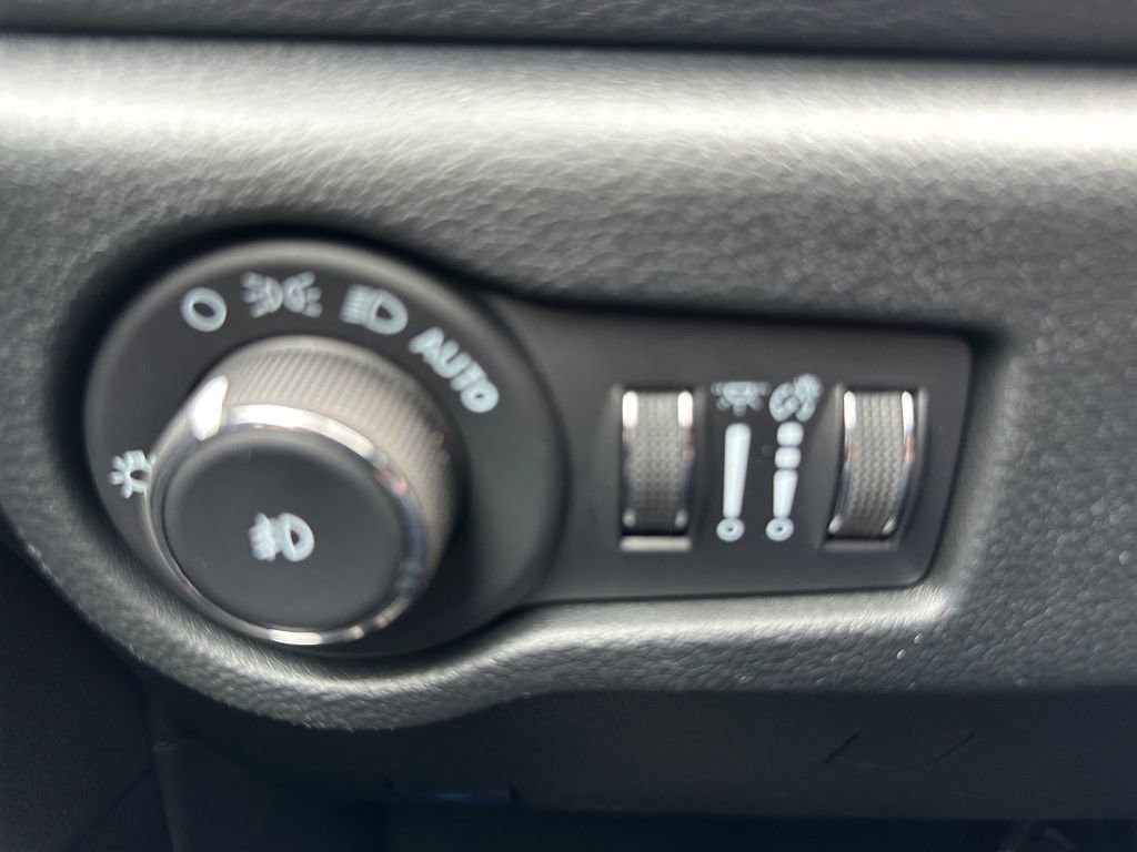 New 2026 Chrysler Pacifica Select image 18