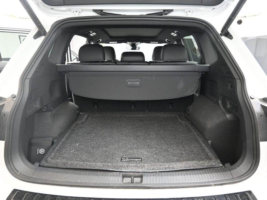 Used 2024 Volkswagen Tiguan SE R-Line image 17