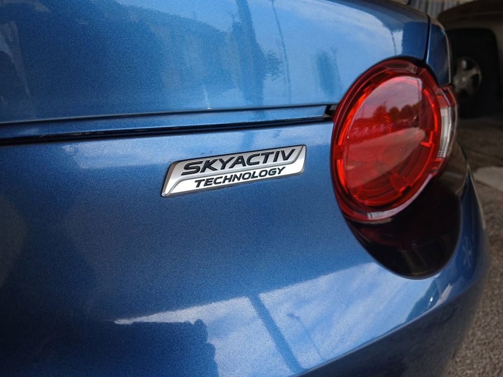 Used 2019 MAZDA MX-5 Miata RF Grand Touring RWD image 16