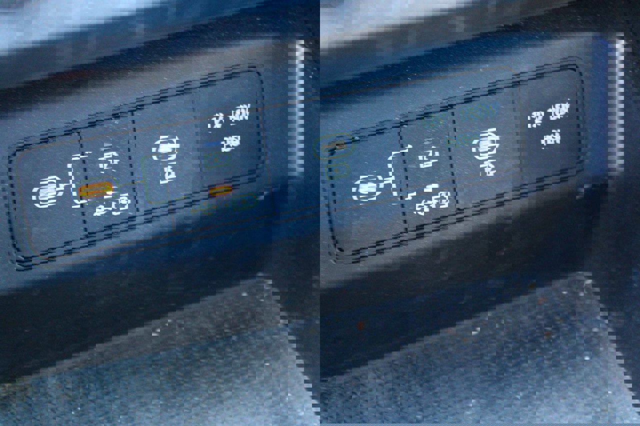 Used 2025 Hyundai Santa Cruz SE image 23