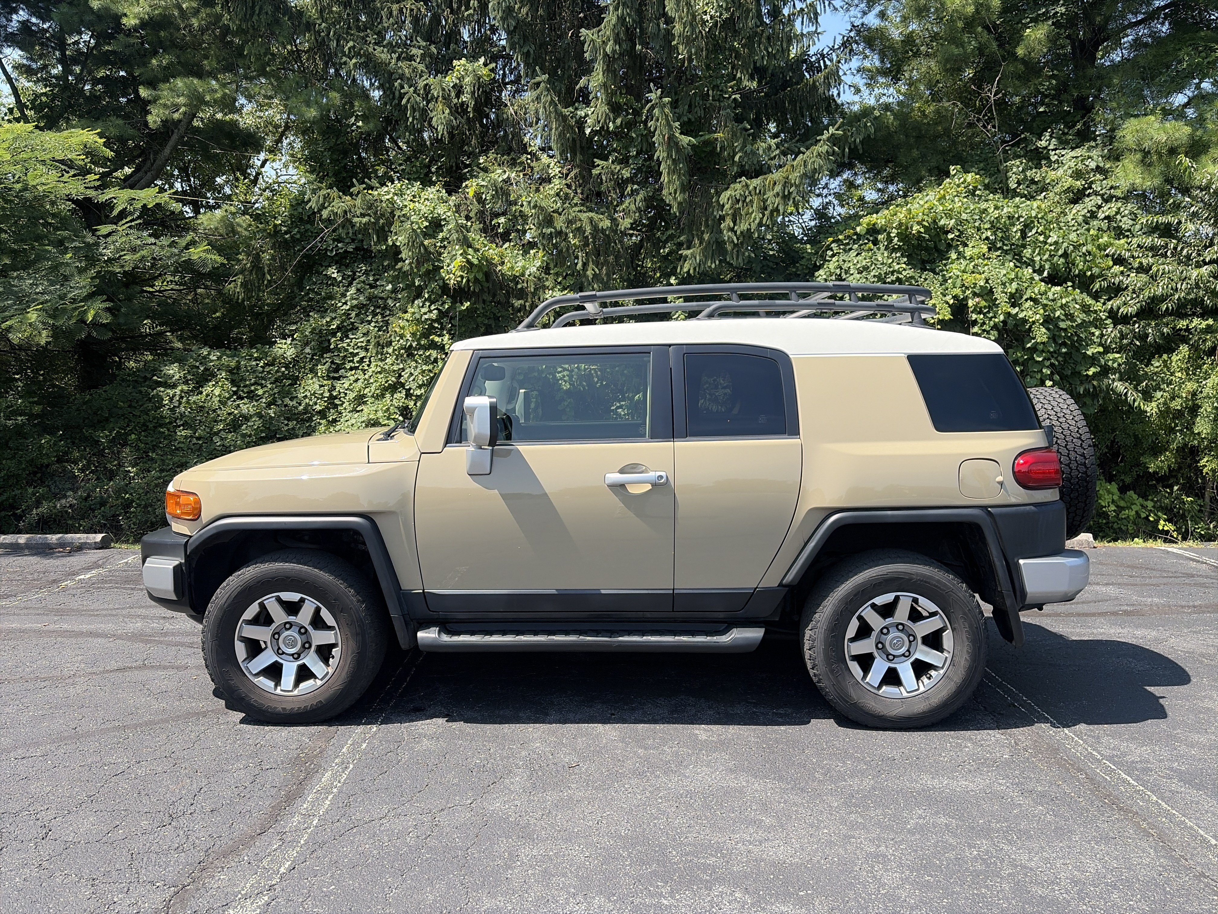 Used 2014 Toyota FJ Cruiser 4WD w/ Upgrade Package image 8