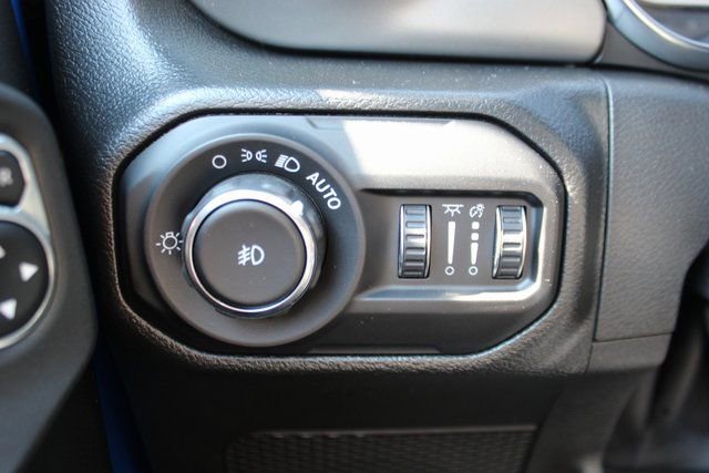 Used 2022 Jeep Wrangler Unlimited Sport image 17