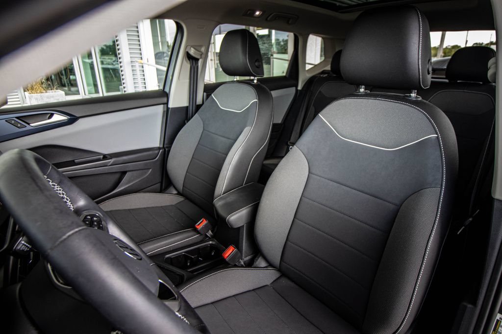Certified 2023 Volkswagen Taos SE w/ Panoramic Sunroof Package FWD image 24