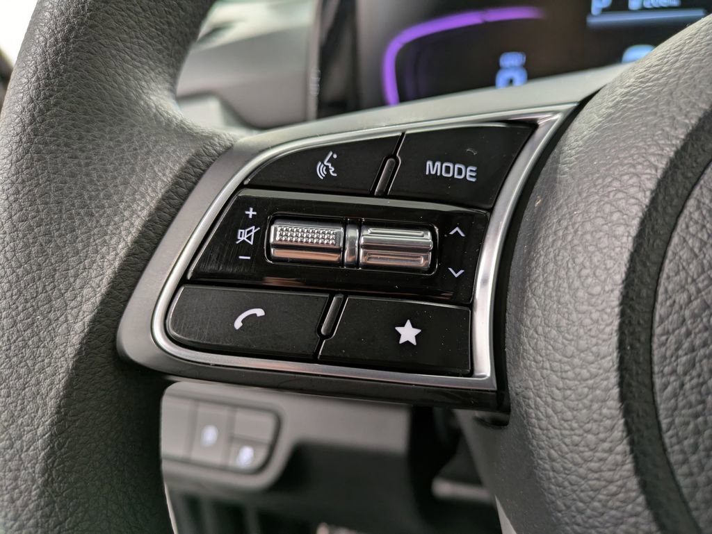 Certified 2025 Kia Seltos LX image 17