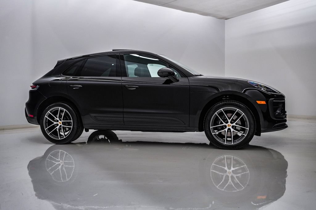 Certified 2026 Porsche Macan AWD/4WD image 9